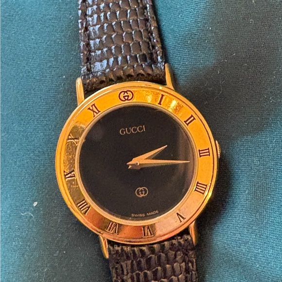 Vintage Gucci 3000L Quartz Ladies Watch 25 mm black dial crocodile skin strap - Picture 4 of 14